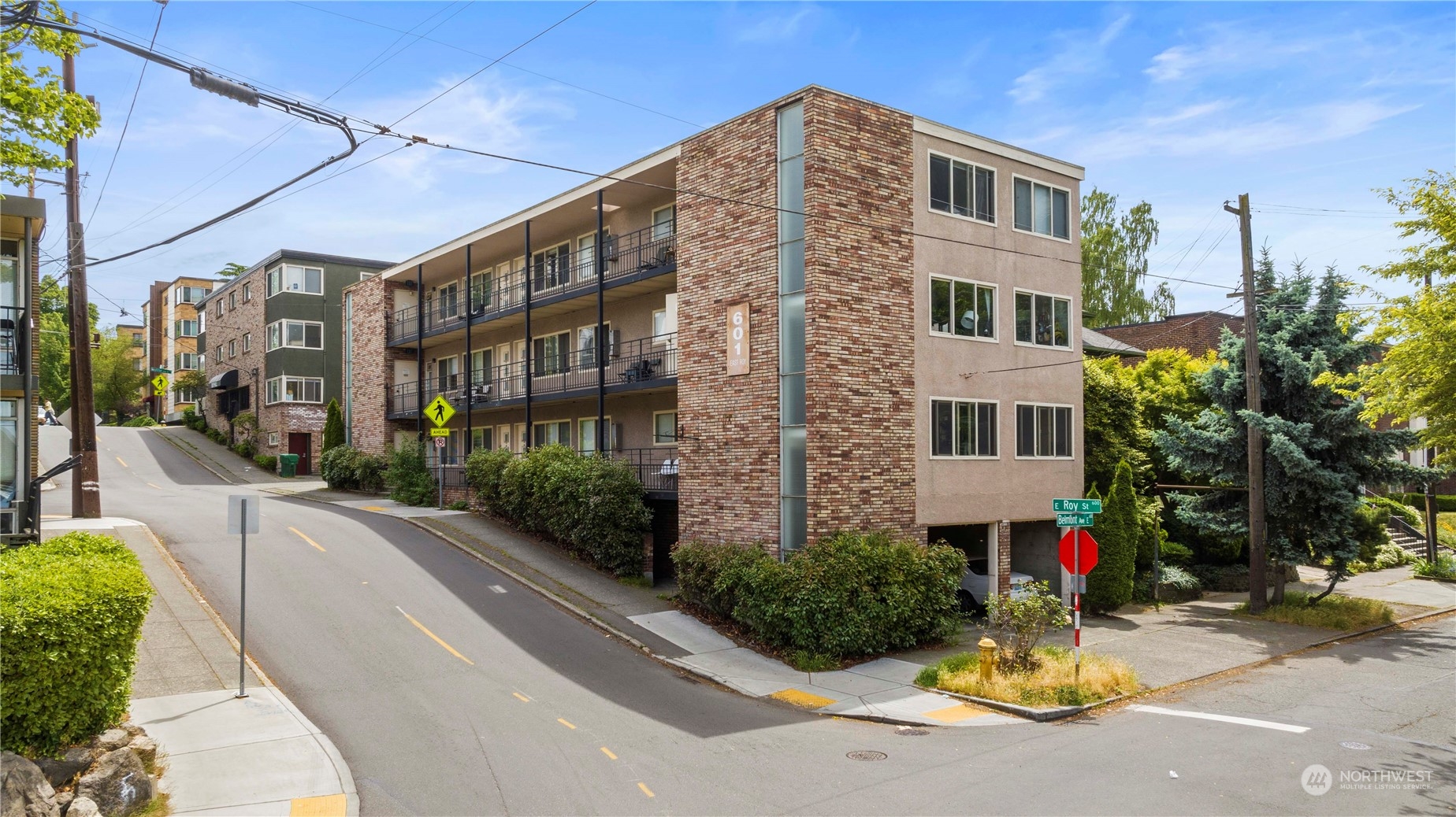 601 East Roy Street Seattle, WA 98102 - Photo 3 of 26 a front view of a building with garden