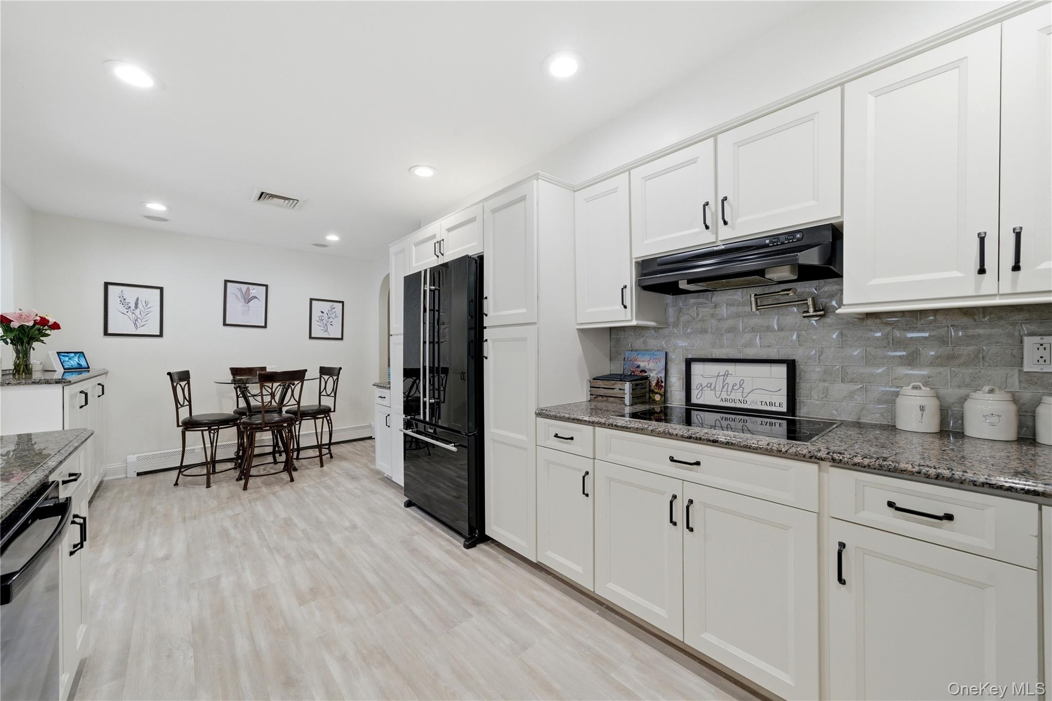 82 Sunset Road Bay Shore, NY 11706 - Photo 15 of 38
