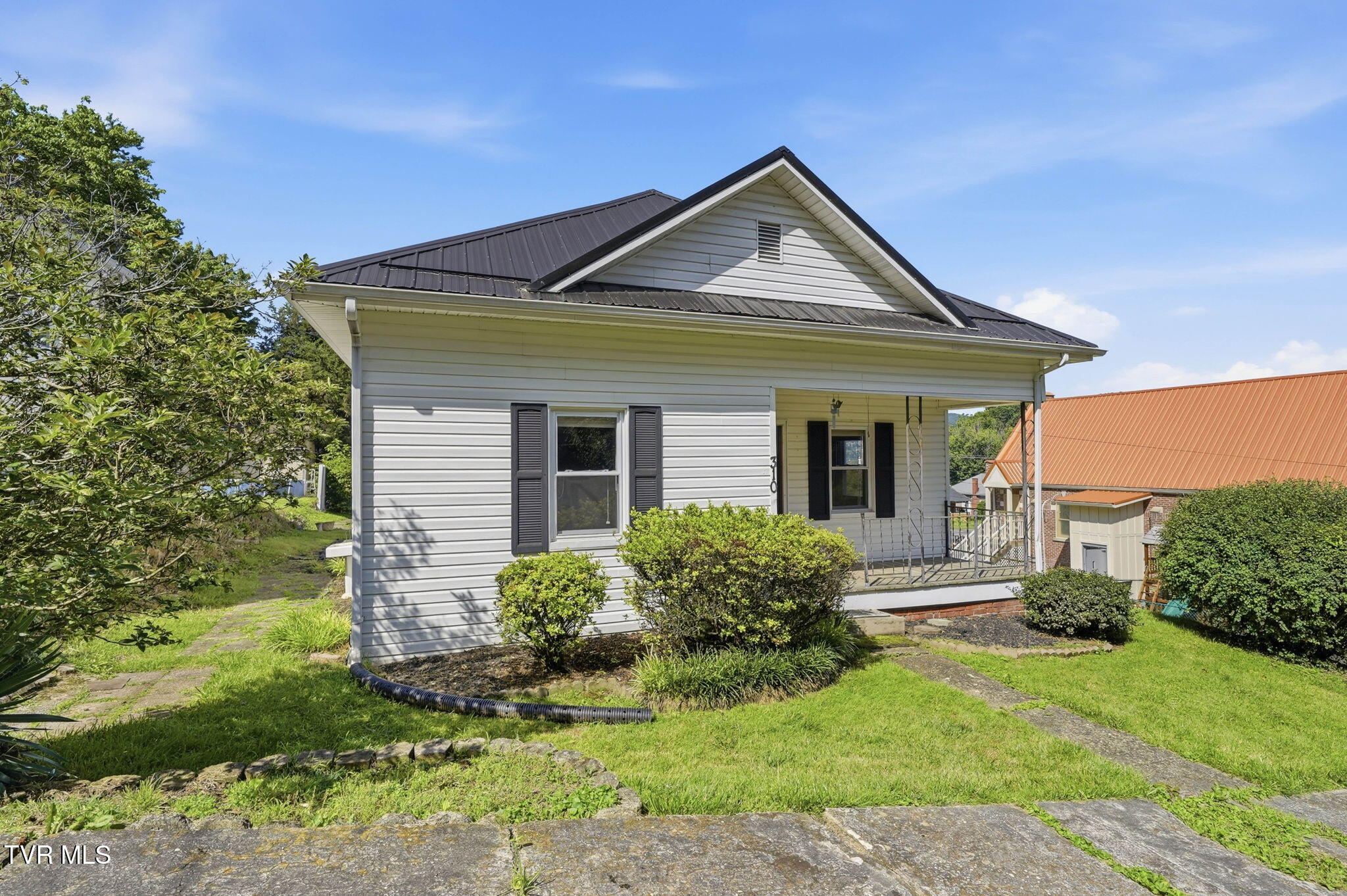 310 Pine Street Erwin, TN 37650 - Photo 2 of 23 310 Pine St