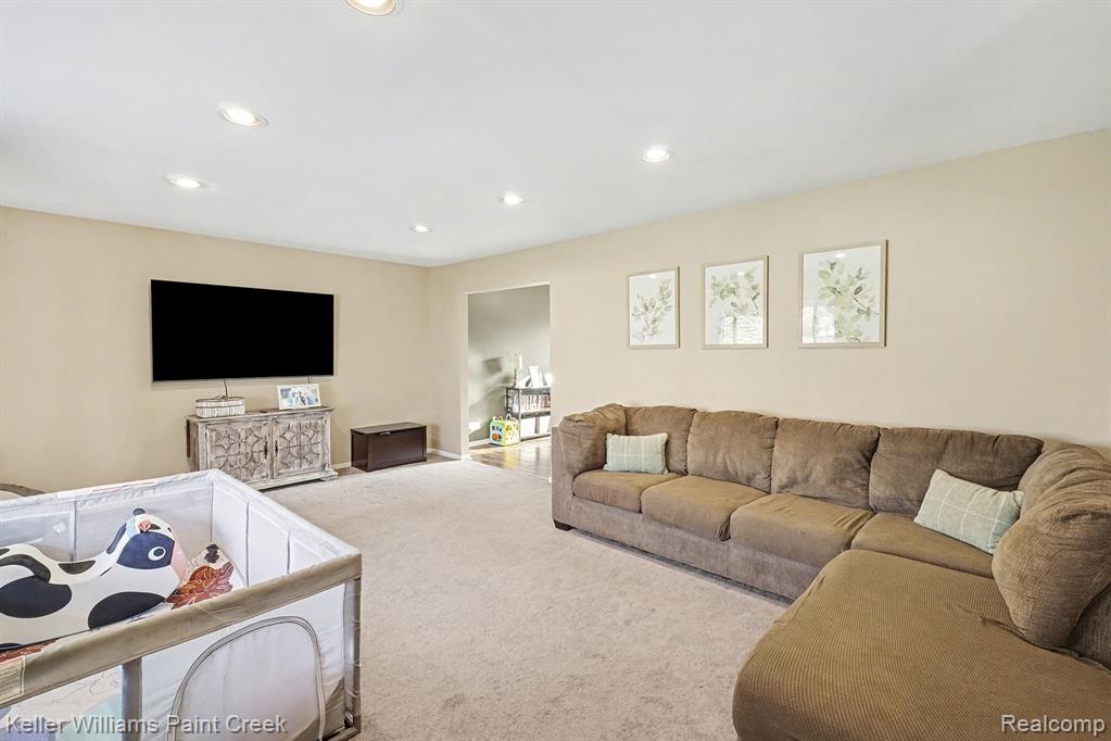 5446 Old Franklin Road Grand Blanc, MI 48439 - Photo 9 of 33