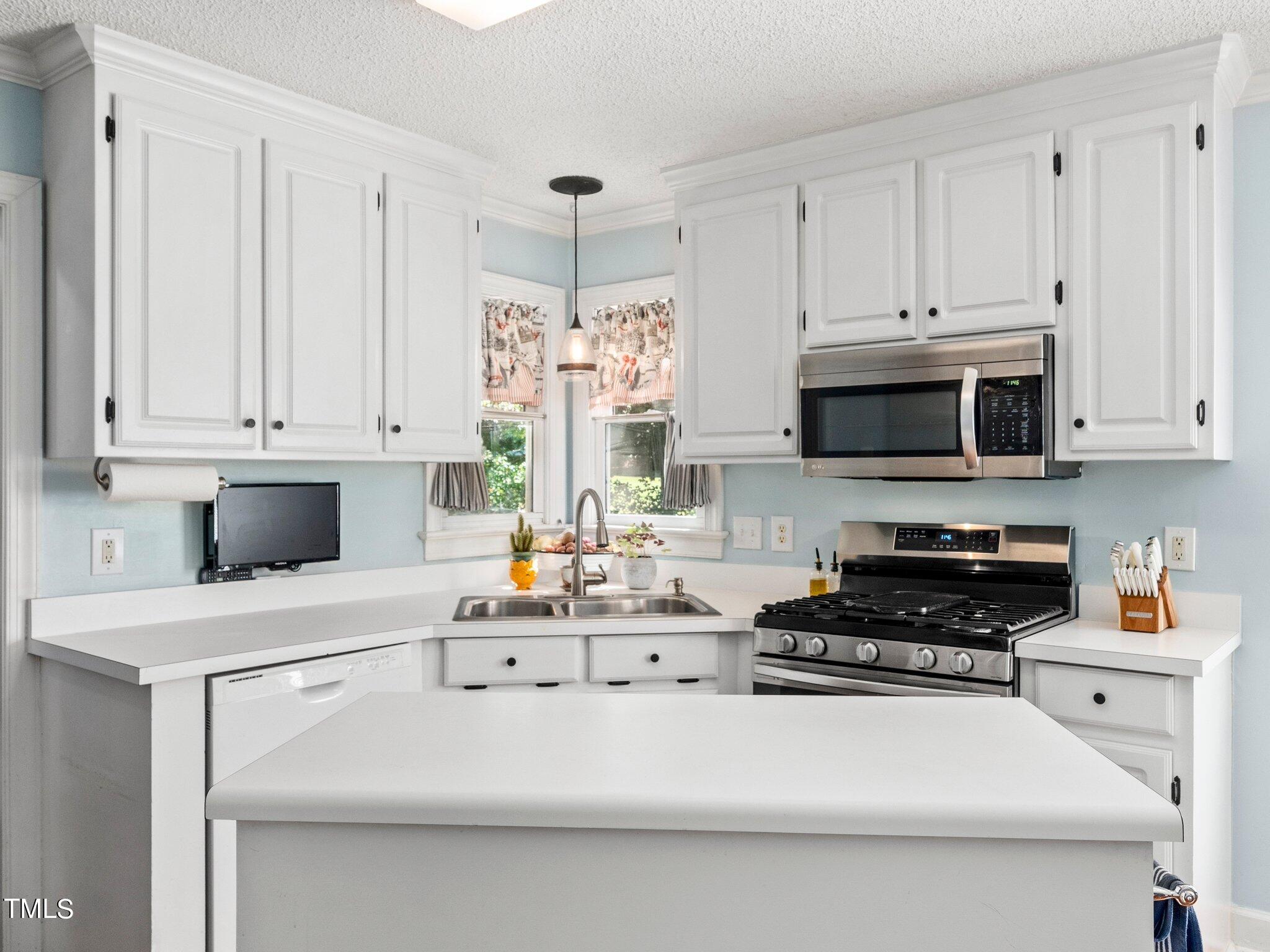 1912 Talamore Court Raleigh, NC 27604 - Photo 5 of 27 14-web-or-mls-1921 Talamore-77