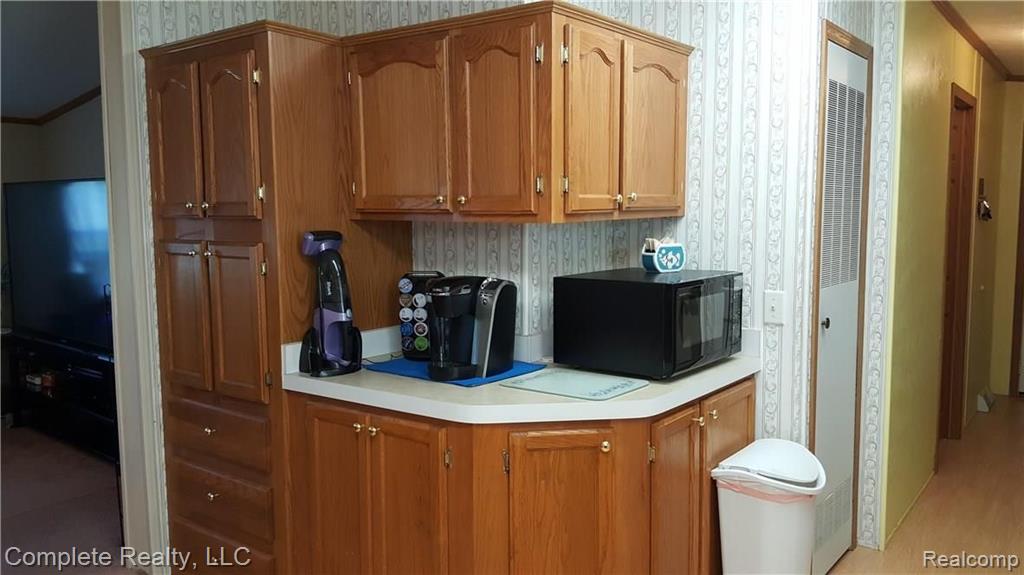 5033 North Center Road Flint, MI 48506 - Photo 12 of 29