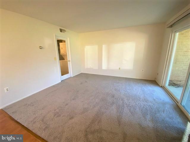 15070 Haslemere Court, Unit 262F Silver Spring, MD 20906 - Photo 8 of 31 LIVING ROOM