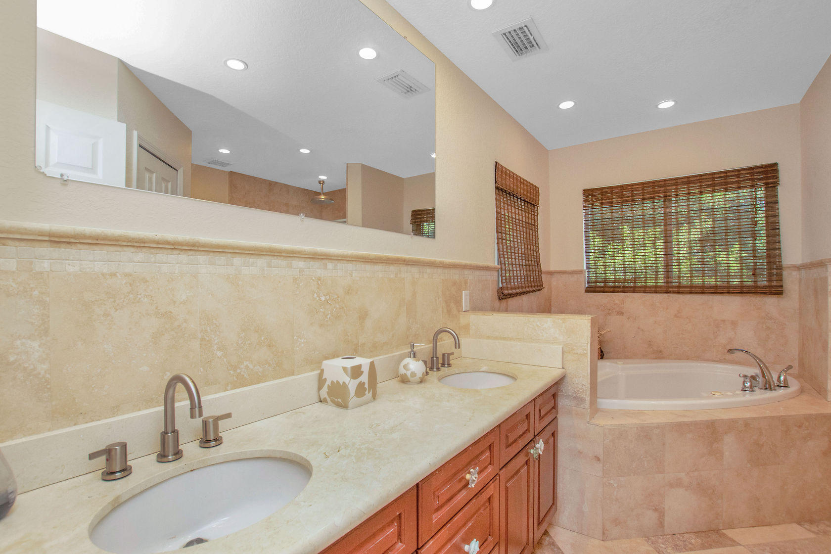 814 Madrid Road Key Largo, FL 33037 - Photo 29 of 40 virtual-tour-303023-28