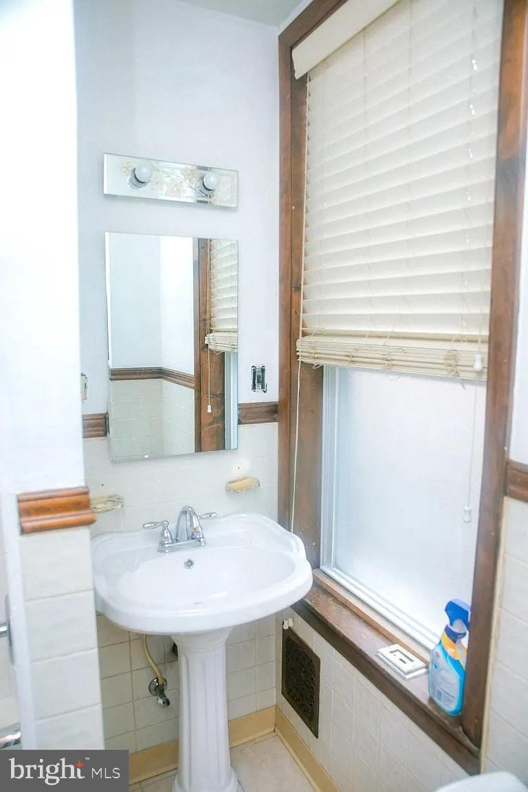 767 Line Street Camden, NJ 08103 - Photo 7 of 8