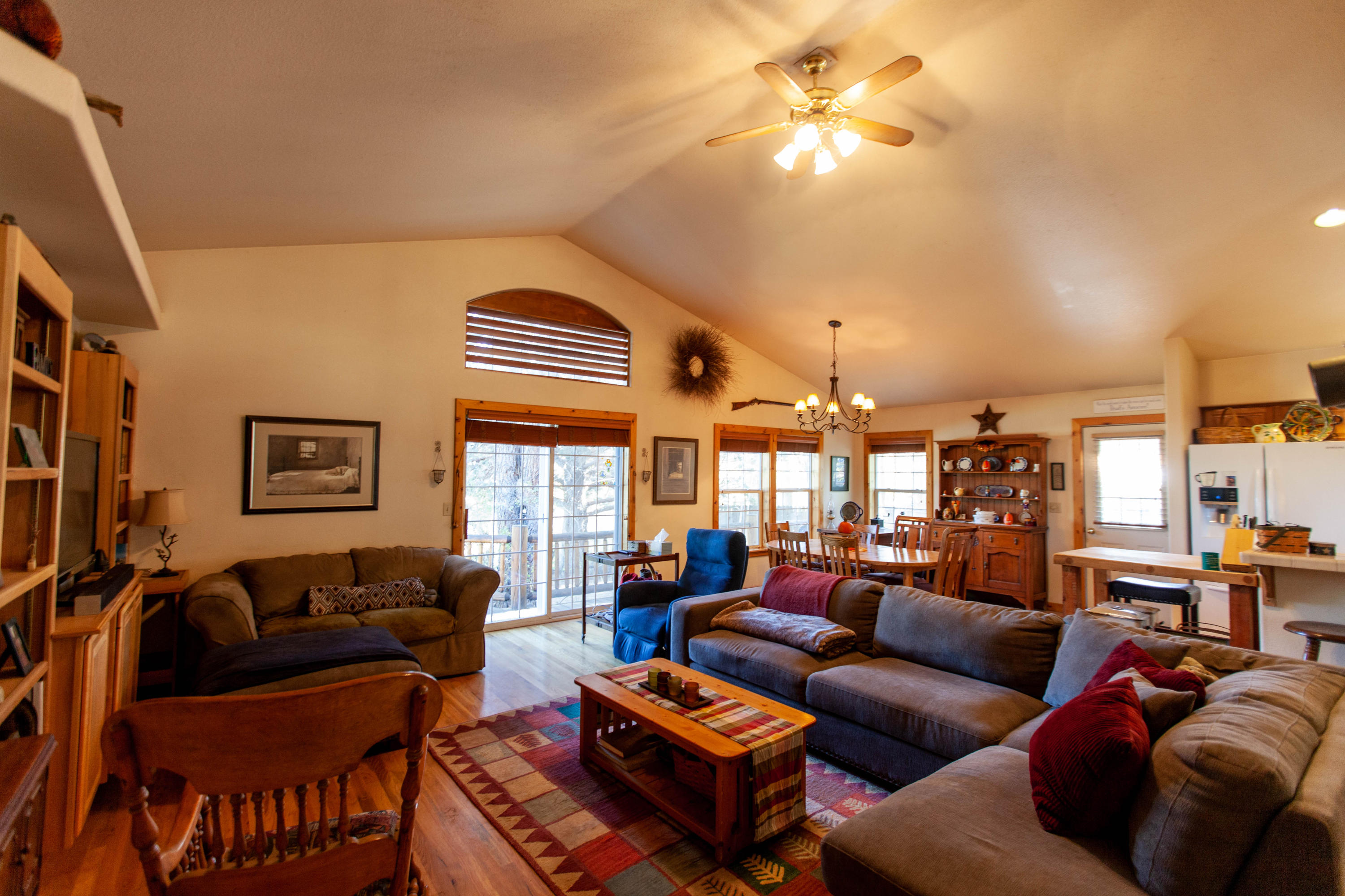 60436 Rimfire Road Bend, OR 97702 - Photo 4 of 27 05