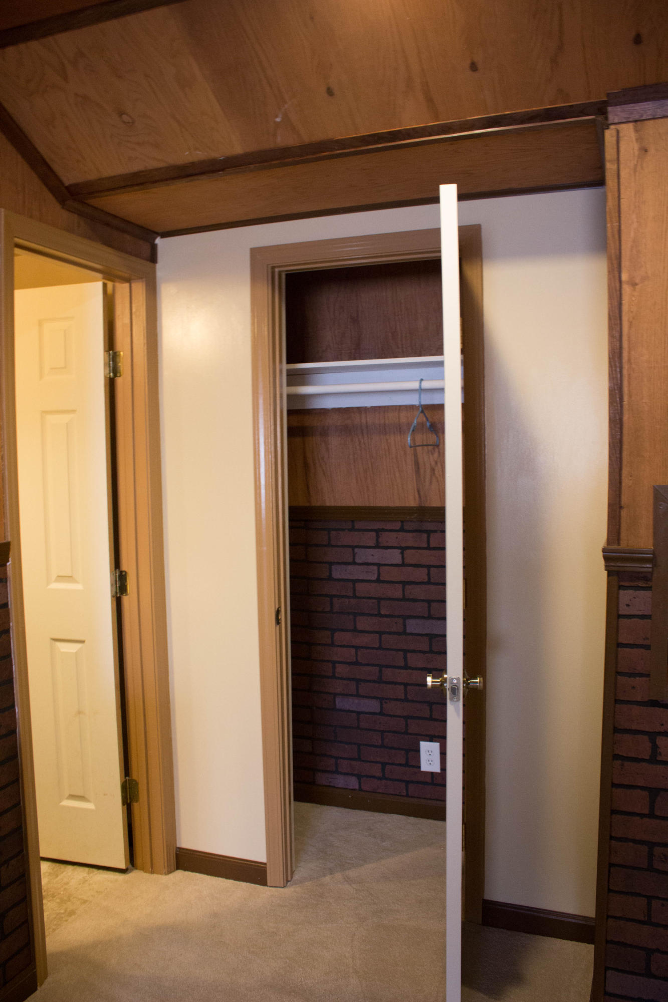 4454 Woodbridge Road Niceville, FL 32578 - Photo 25 of 27 Upstairs Closet