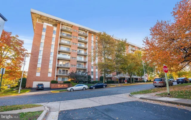$1,925 | 5250 Valley Forge Drive, Unit 103, Alexandria, VA 22304