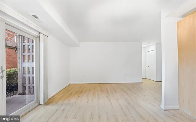 $1,925 | 5250 Valley Forge Drive, Unit 103, Alexandria, VA 22304