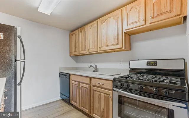 $1,925 | 5250 Valley Forge Drive, Unit 103, Alexandria, VA 22304