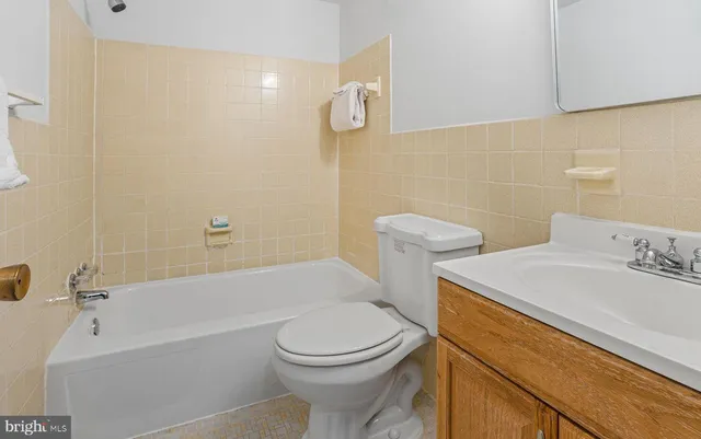 $1,925 | 5250 Valley Forge Drive, Unit 103, Alexandria, VA 22304