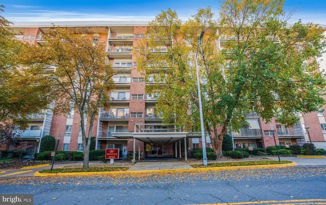 $1,925 | 5250 Valley Forge Drive, Unit 103, Alexandria, VA 22304