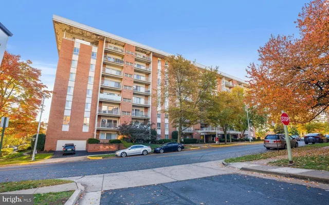$1,925 | 5250 Valley Forge Drive, Unit 103, Alexandria, VA 22304