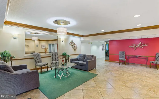 $1,925 | 5250 Valley Forge Drive, Unit 103, Alexandria, VA 22304