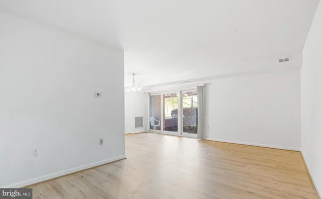 $1,925 | 5250 Valley Forge Drive, Unit 103, Alexandria, VA 22304