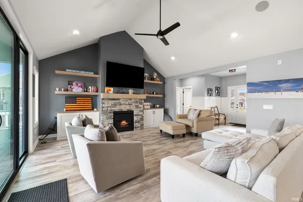 $1,150,000 | 40 Lane 283 Hamilton Lake, Hamilton, IN 46742