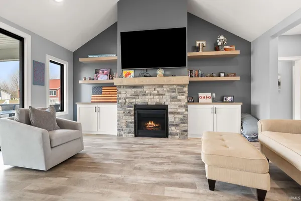 $1,150,000 | 40 Lane 283 Hamilton Lake, Hamilton, IN 46742