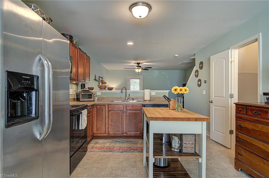 468 Ridgebrooke Drive High Point, NC 27265 - Photo 10 of 29 View of kitchen into living room