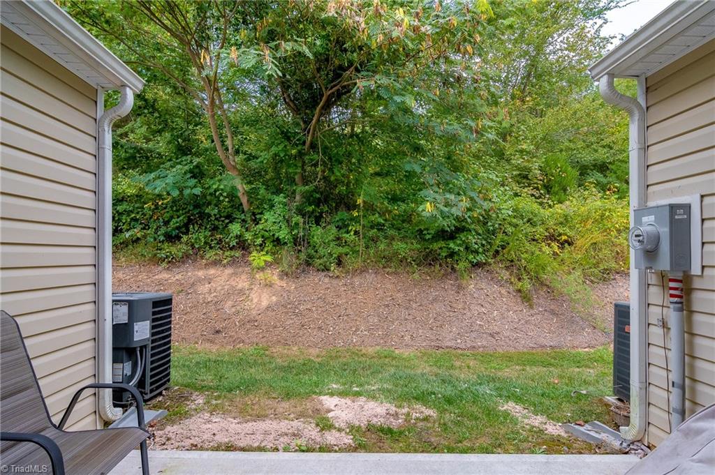 468 Ridgebrooke Drive High Point, NC 27265 - Photo 24 of 29 Patio off of living room