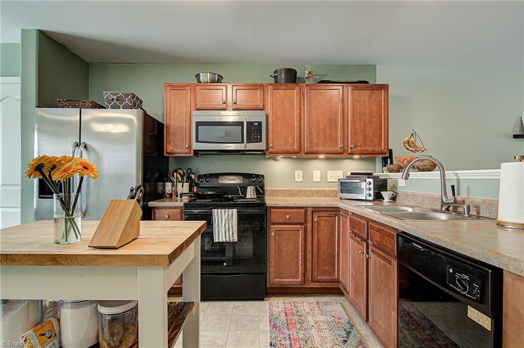 468 Ridgebrooke Drive High Point, NC 27265 - Photo 9 of 29 Great open space for entertaining