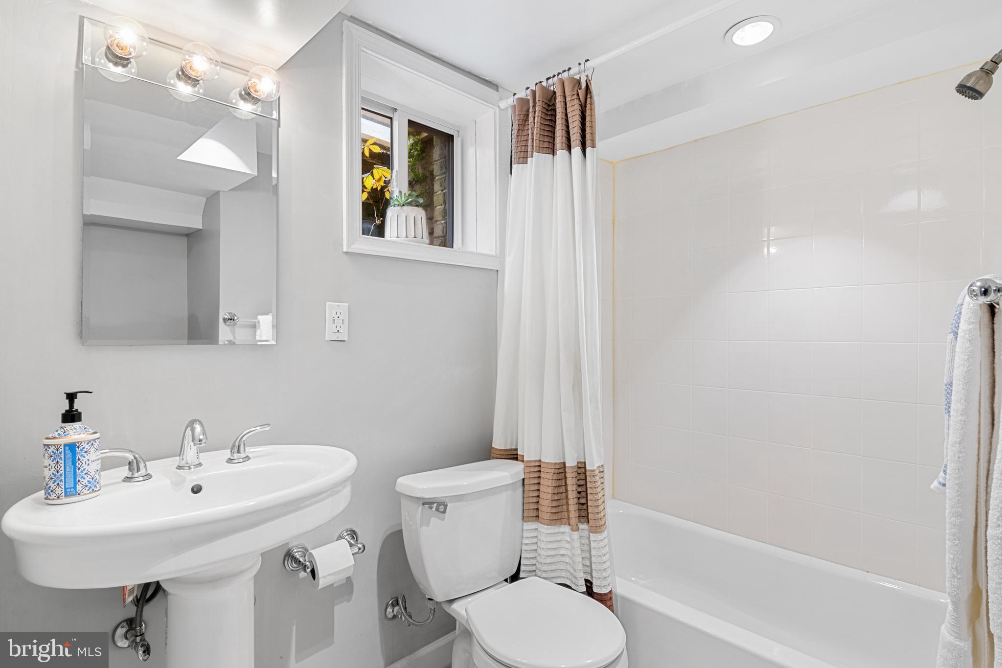 612 Ellsworth Drive Silver Spring, MD 20910 - Photo 33 of 43