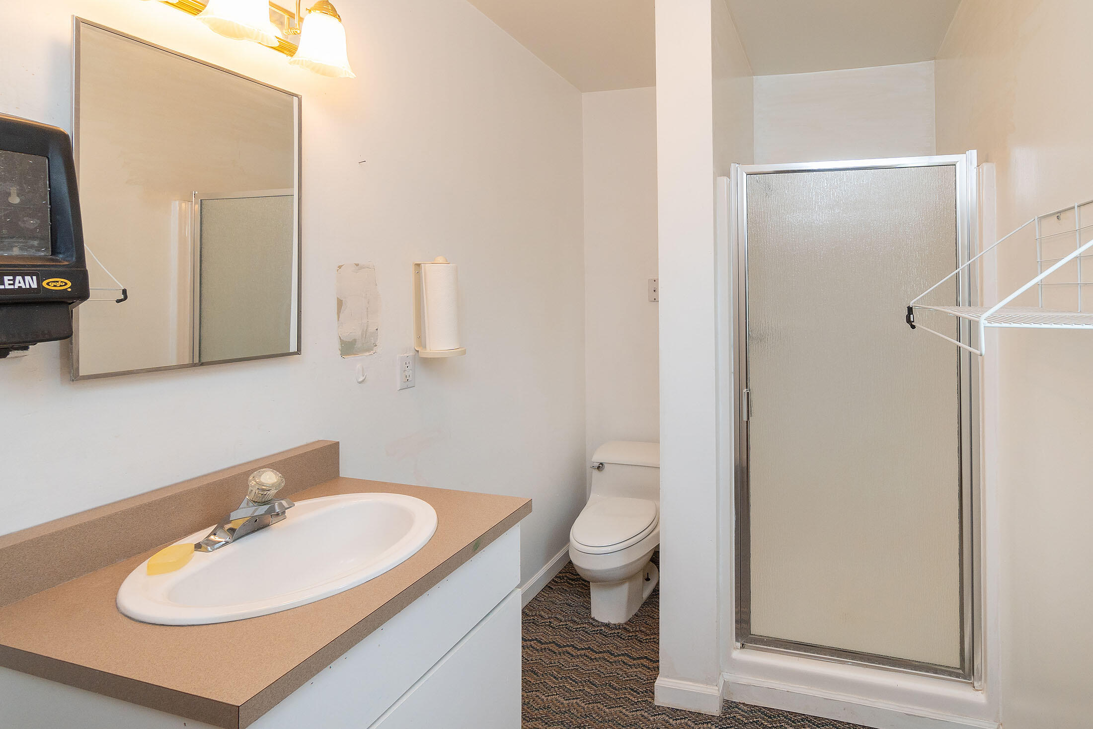 60895 Jennings Road Bend, OR 97702 - Photo 38 of 47 a bathroom with a sink toilet and shower