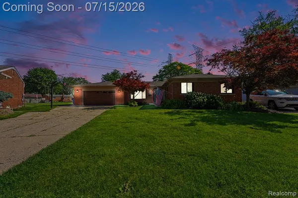 $365,000 | 12485 Lutz Drive, Warren, MI 48093
