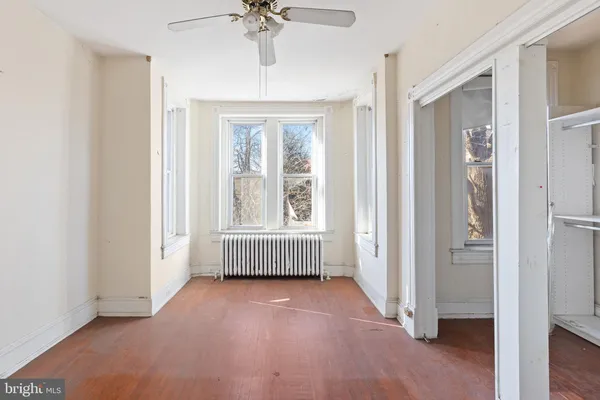 a view of livingroom with hardwood floor and ceiling fan