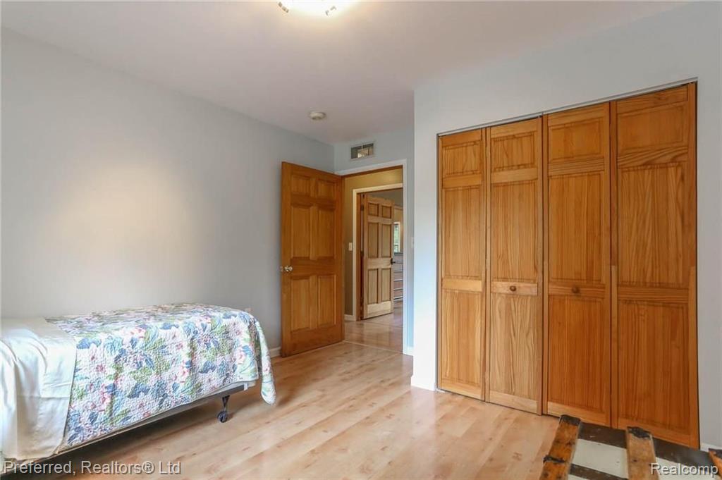 16870 Renton Road Belleville, MI 48111 - Photo 25 of 41