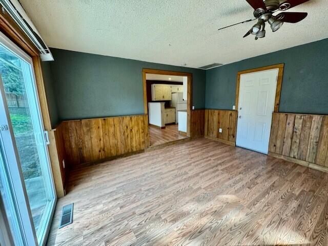 1737 Northeast Wells Acres Road Bend, OR 97701 - Photo 8 of 22 Fm Rm