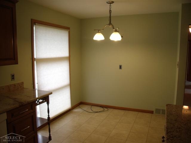 176 Riverside Drive Mount Clemens, MI 48043 - Photo 5 of 15 31317768-4.JPG