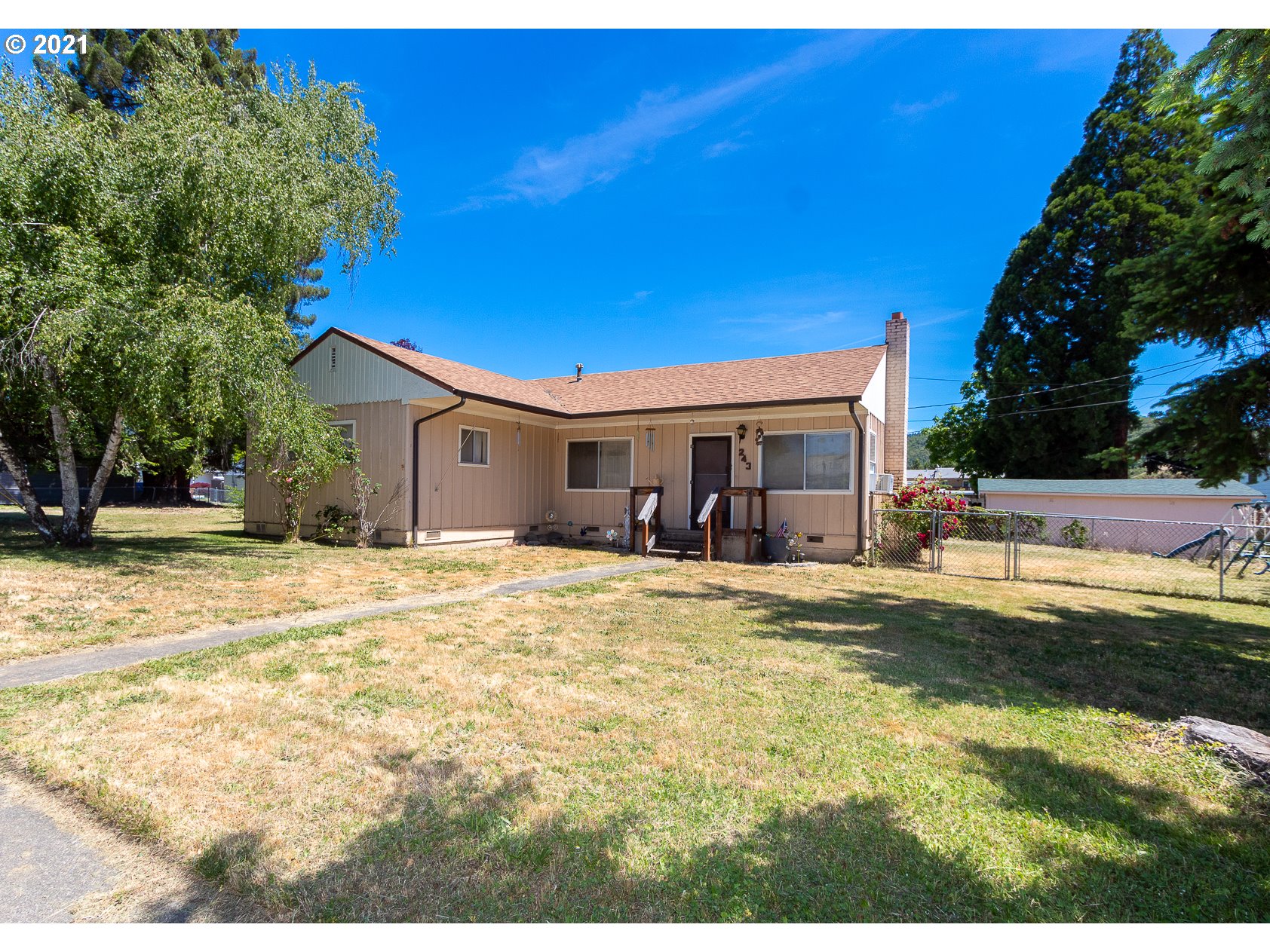 243 Park Street Riddle, OR 97469 - Photo 1 of 17