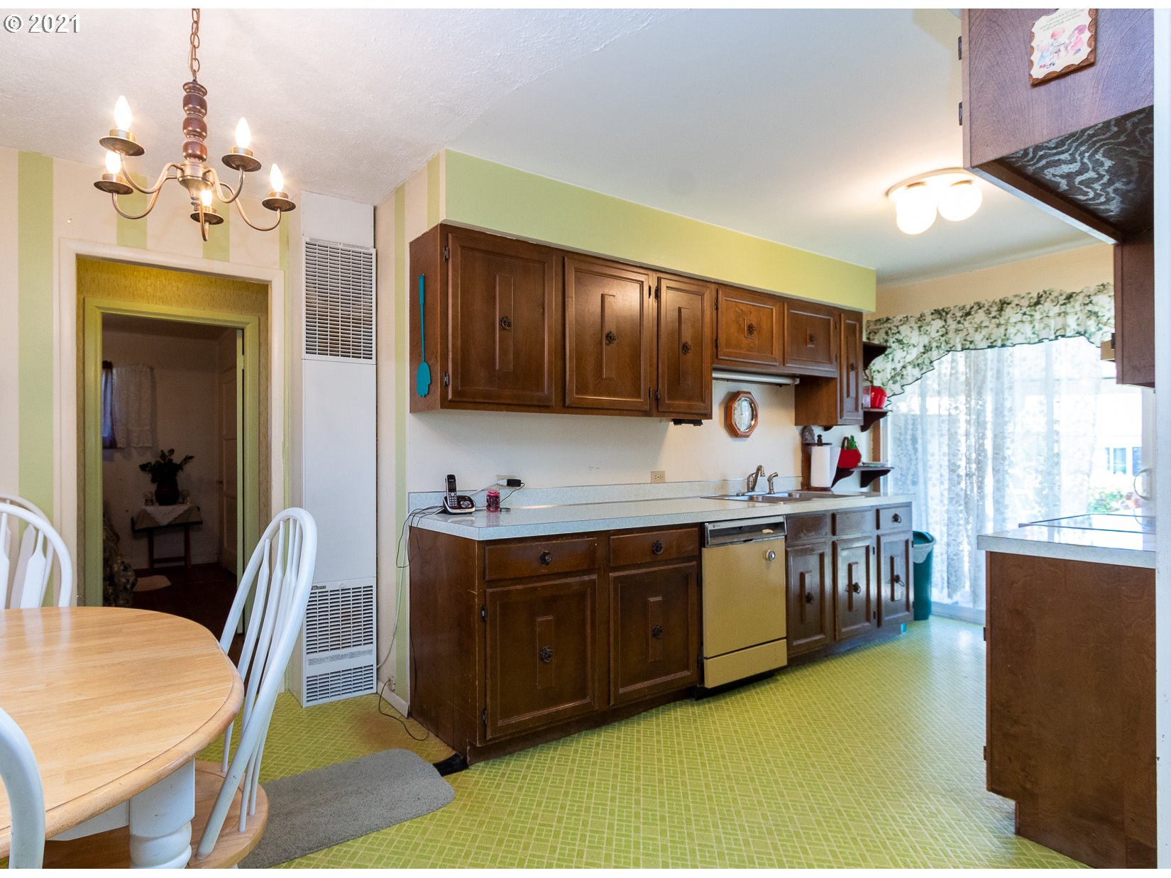 243 Park Street Riddle, OR 97469 - Photo 5 of 17