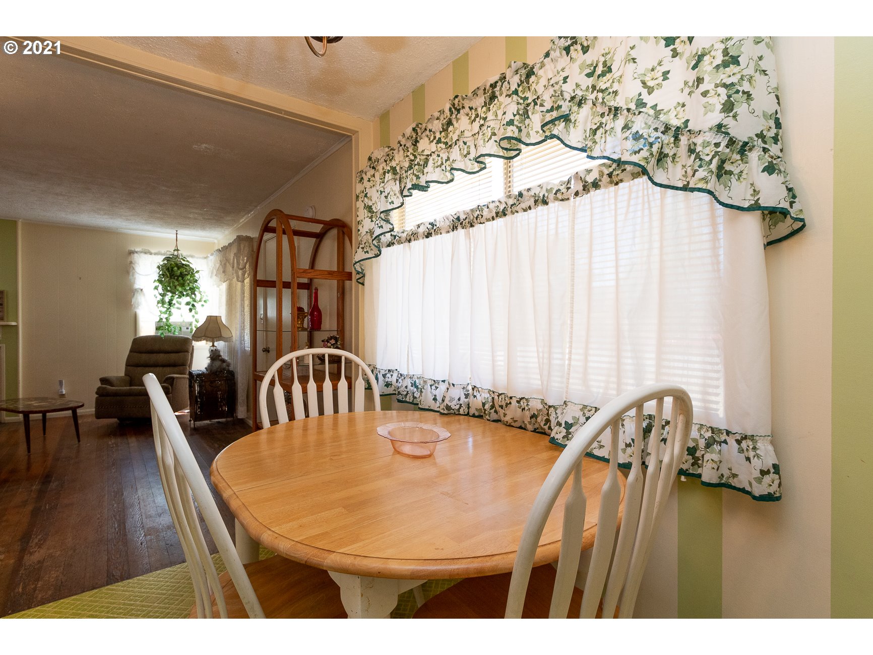 243 Park Street Riddle, OR 97469 - Photo 9 of 17