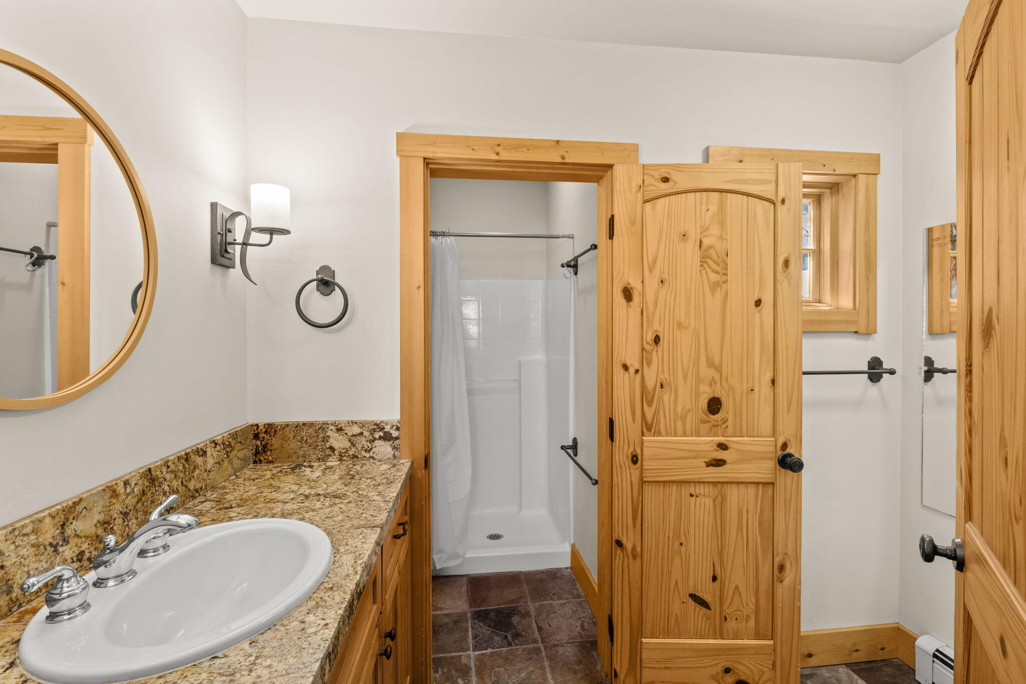 413 North 1st Avenue Hailey, ID 83333 - Photo 37 of 44 Entry level bath with shower