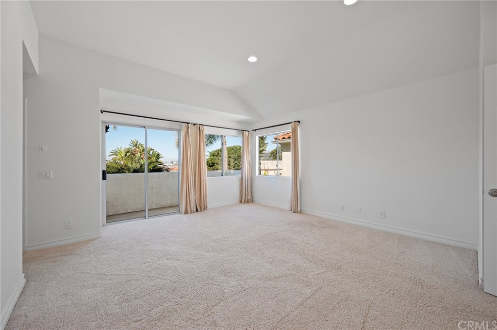 17 St John Dana Point, CA 92629 - Photo 20 of 28 an empty room with windows