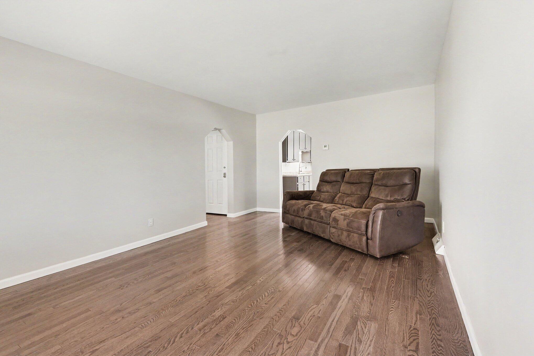 28269 Goddard Road Romulus, MI 48174 - Photo 4 of 28 006_file_9545