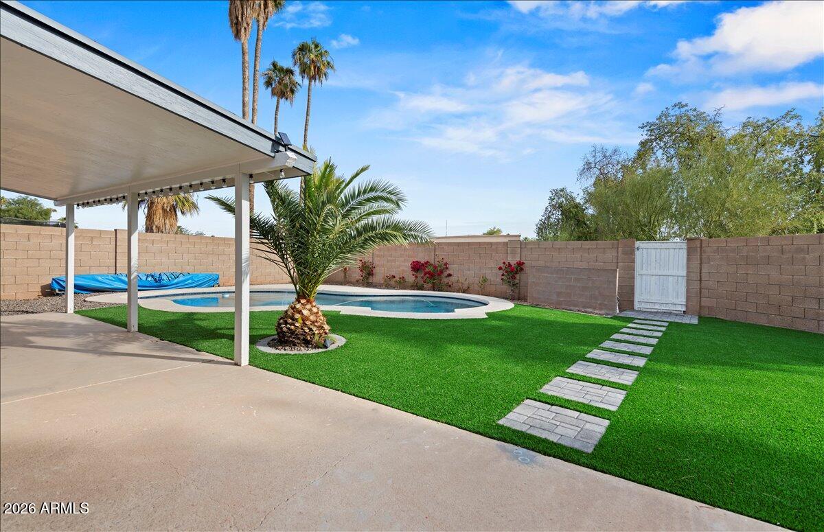 11615 North 30th Street Phoenix, AZ 85028 - Photo 26 of 37 a view of a backyard with green space