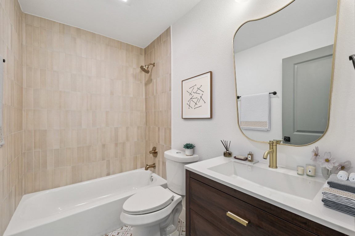 10424 Quail Ridge Drive Austin, TX 78758 - Photo 7 of 37 Full bath featuring vanity and shower / tub combination