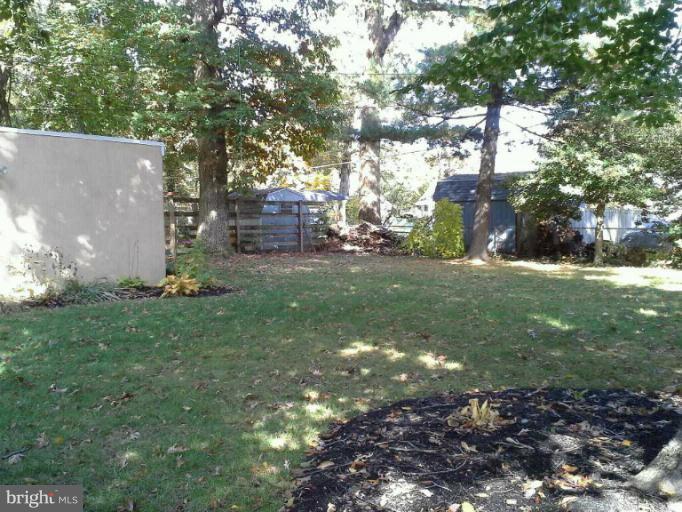 421 Rolling Rd. Catonsville, MD 21228 - Photo 25 of 26 a backyard of a house with lots of green space