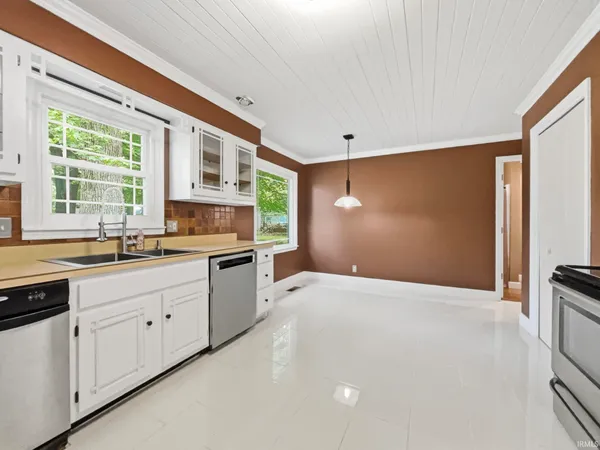 $329,900 | 6544 Blue Spruce Drive, Newburgh, IN 47630