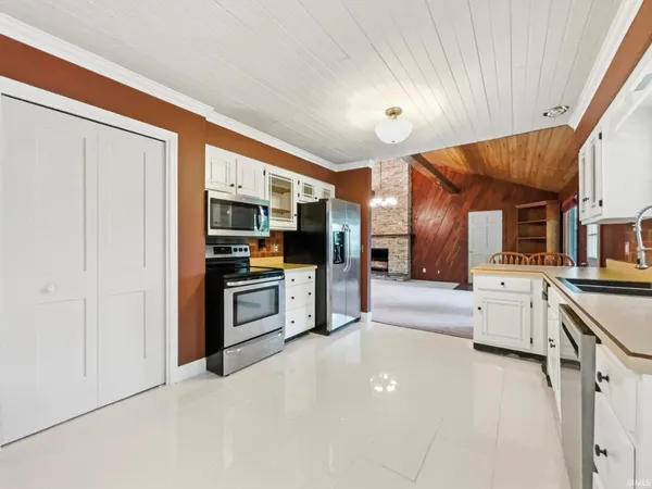 $329,900 | 6544 Blue Spruce Drive, Newburgh, IN 47630