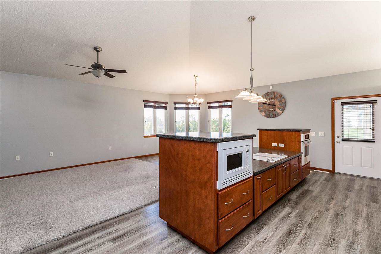 1910 Rogers Creek Road Ely, IA 52227 - Photo 12 of 48 Gallery Image 12