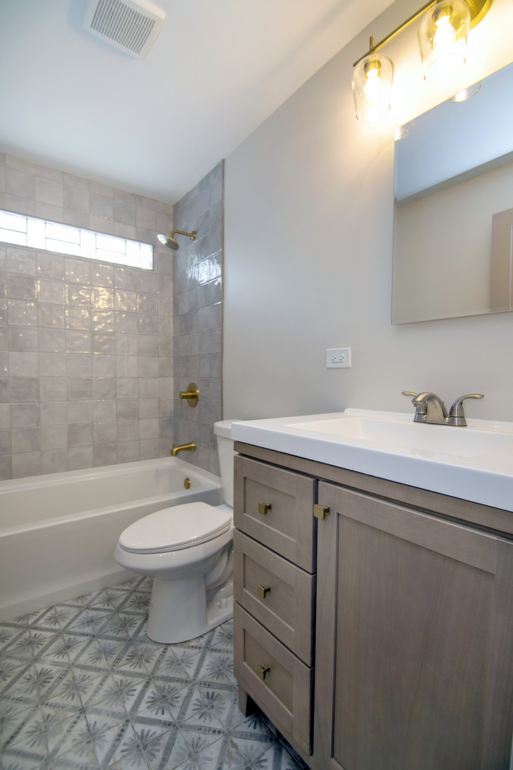 797 Spring Road Elmhurst, IL 60126 - Photo 11 of 24