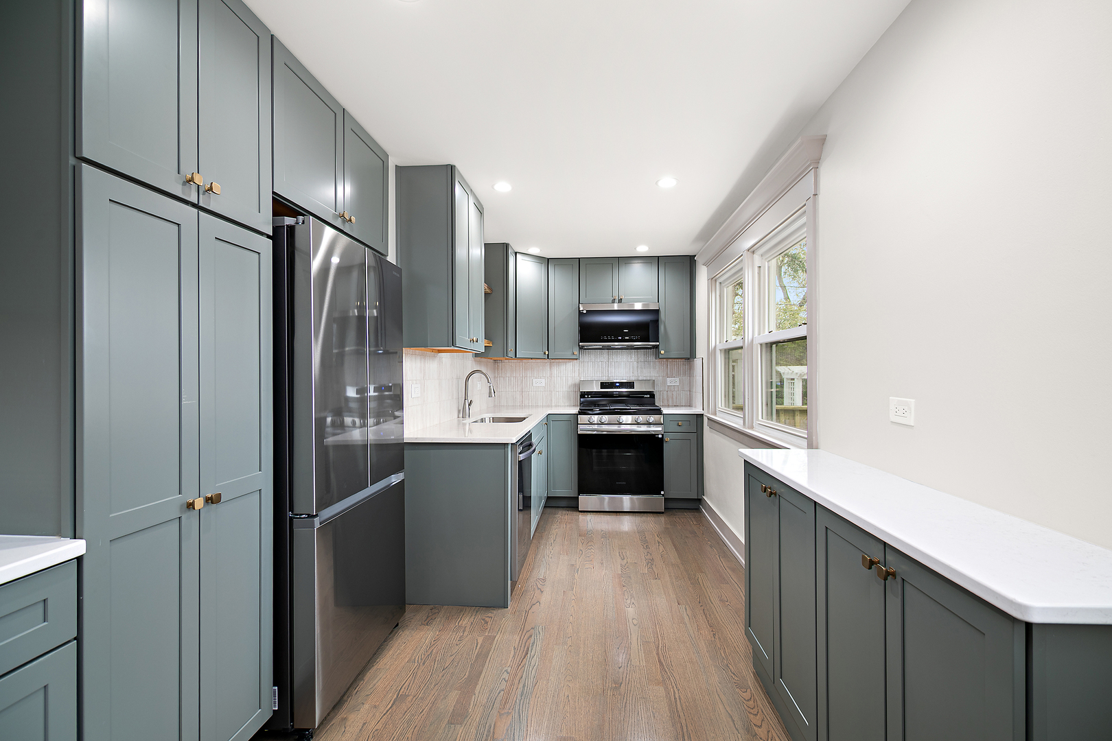 797 Spring Road Elmhurst, IL 60126 - Photo 4 of 24