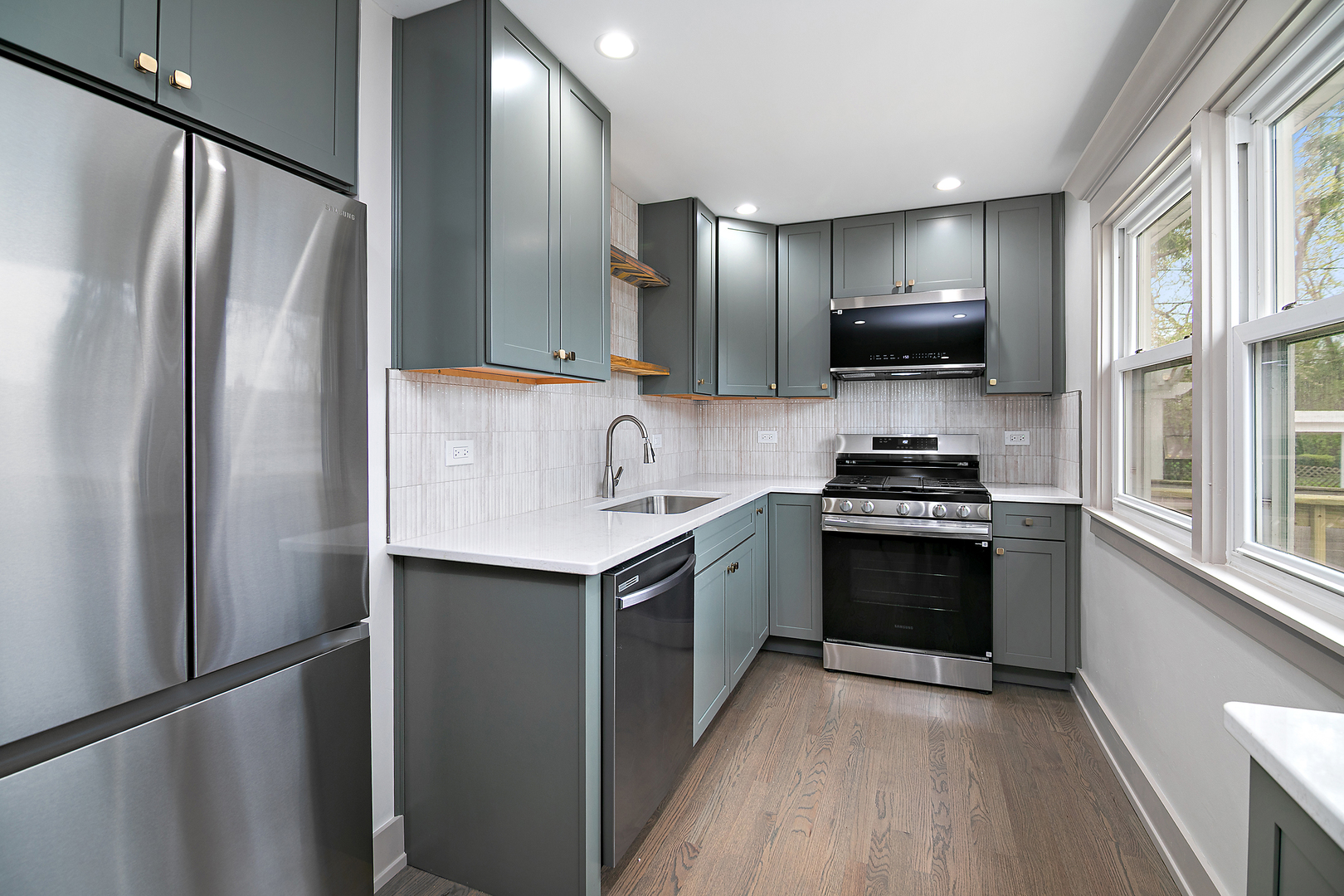 797 Spring Road Elmhurst, IL 60126 - Photo 5 of 24