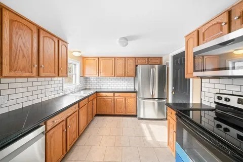 111 Hopkins Hollow Road Coventry, RI 02827 - Photo 6 of 22