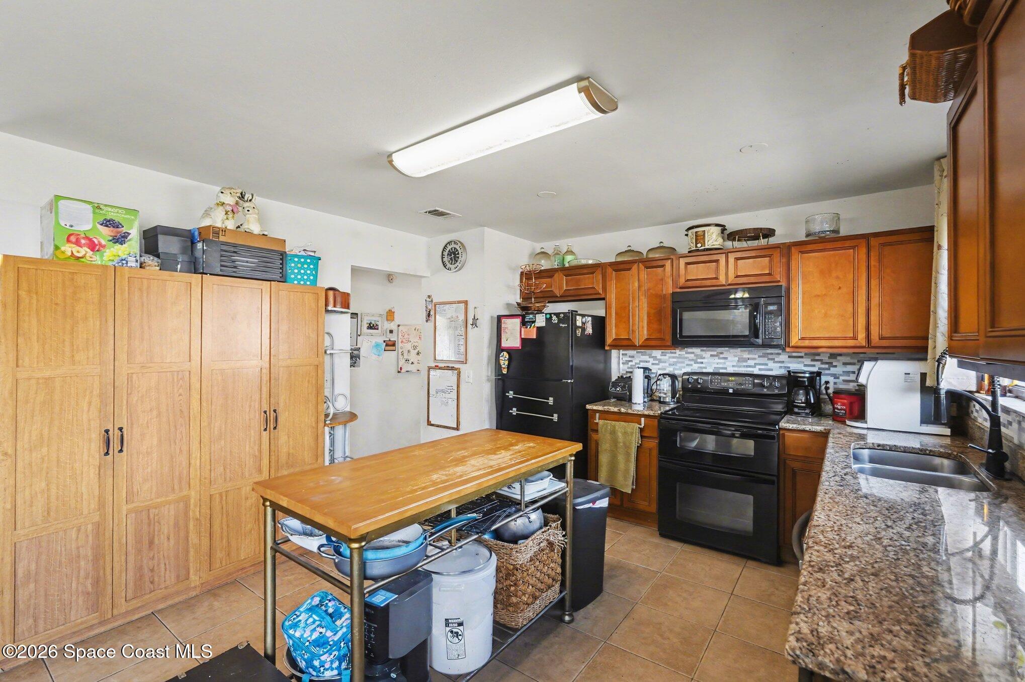 1076 Galty Circle Northeast Palm Bay, FL 32905 - Photo 7 of 31 020_file_1626