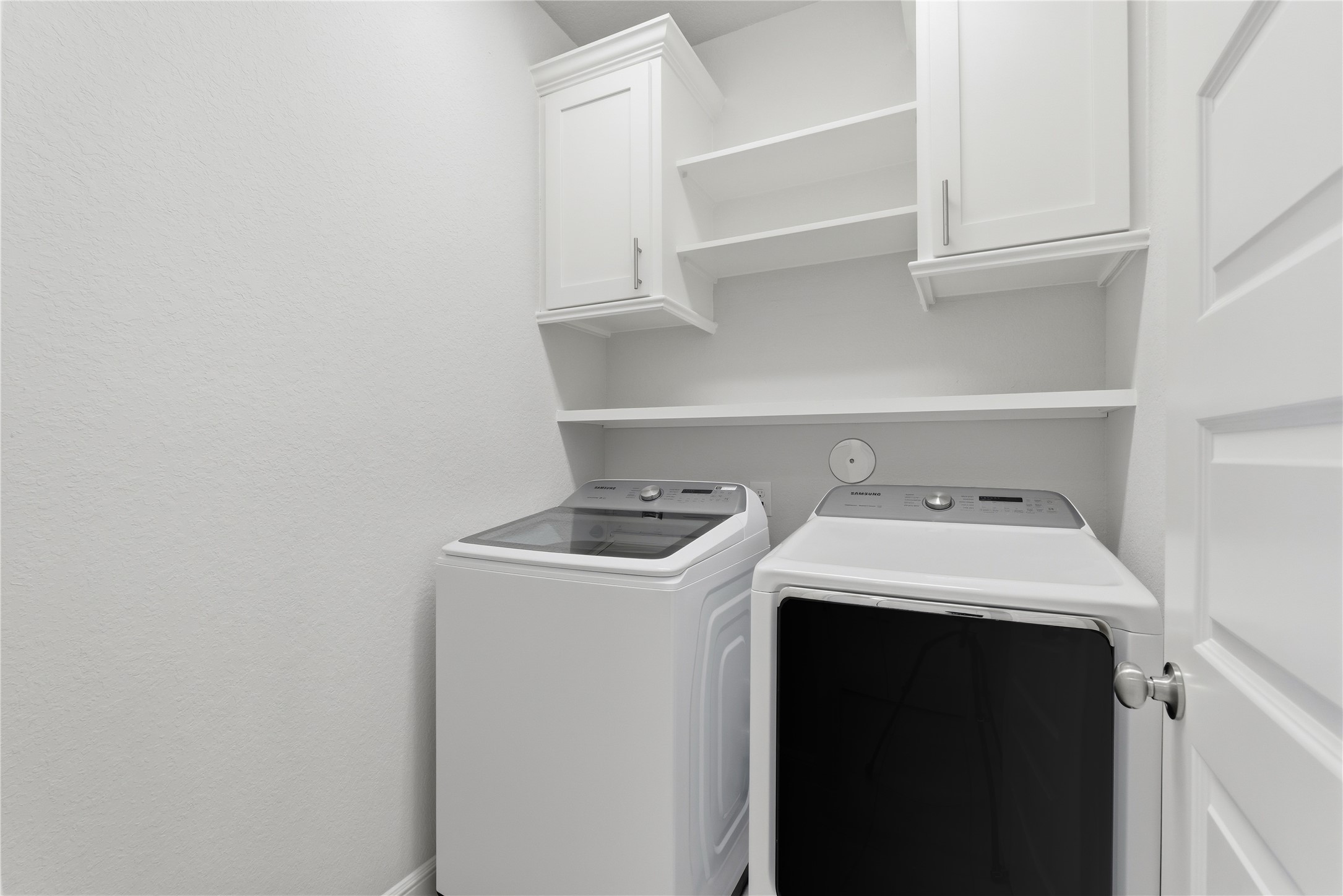 15846 Weston Ridge Drive Humble, TX 77346 - Photo 11 of 22 a utility room with dryer and washer