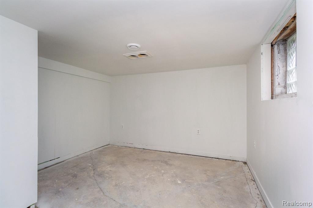 8175 Central Street Center Line, MI 48015 - Photo 25 of 27